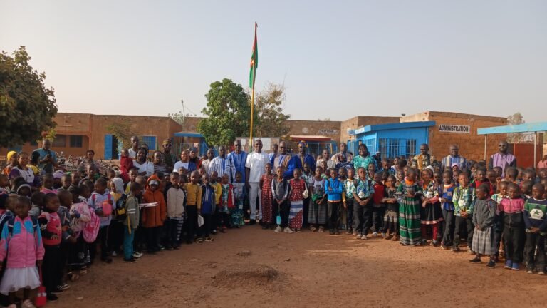 École Les Petits Futés Sainte Marie Faustine : les élèves initiés à la symbolique du drapeau national